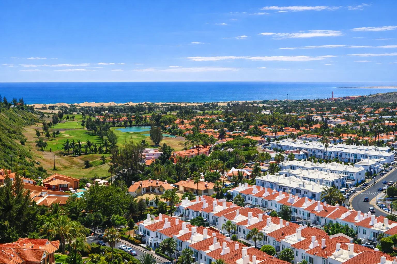 Maspalomas, Gran Canaria — Ikoniske sanddyner, golf, åpent landskap og en prestisjetung adresse sør på Gran Canaria.